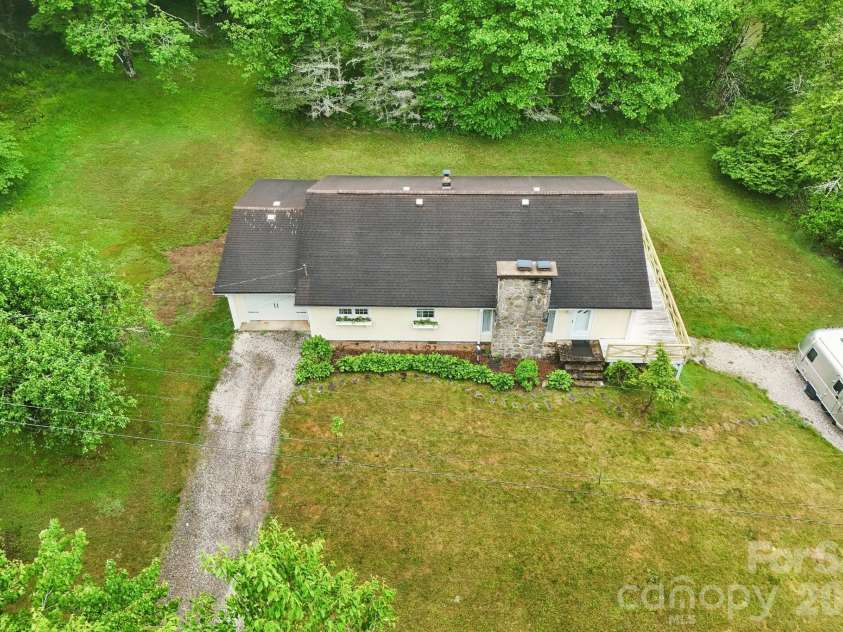 434 Dovers Branch Road, Burnsville, NC 28714.  MLS# CAR4386043, YatesRealty ID 25720. 