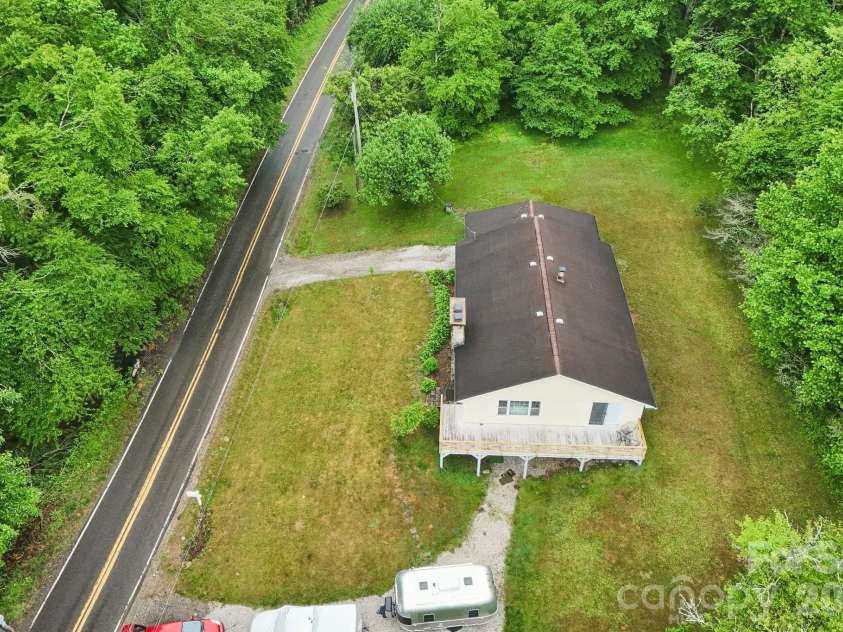 434 Dovers Branch Road, Burnsville, NC 28714.  MLS# CAR4386043, YatesRealty ID 25720. 