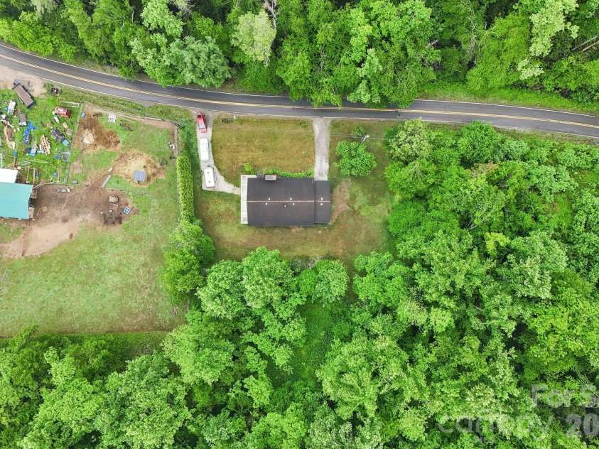 434 Dovers Branch Road, Burnsville, NC 28714.  MLS# CAR4386043, YatesRealty ID 25720. 