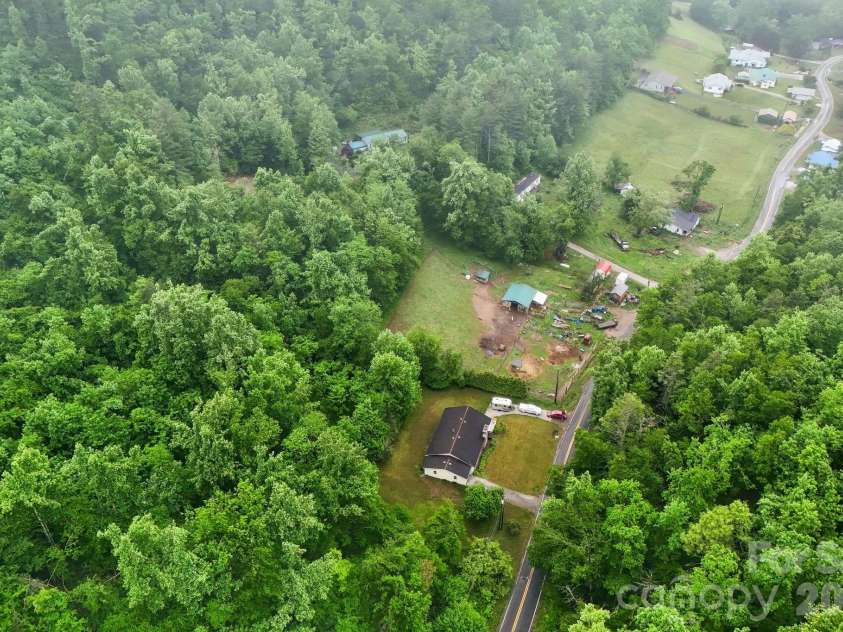 434 Dovers Branch Road, Burnsville, NC 28714.  MLS# CAR4386043, YatesRealty ID 25720. 