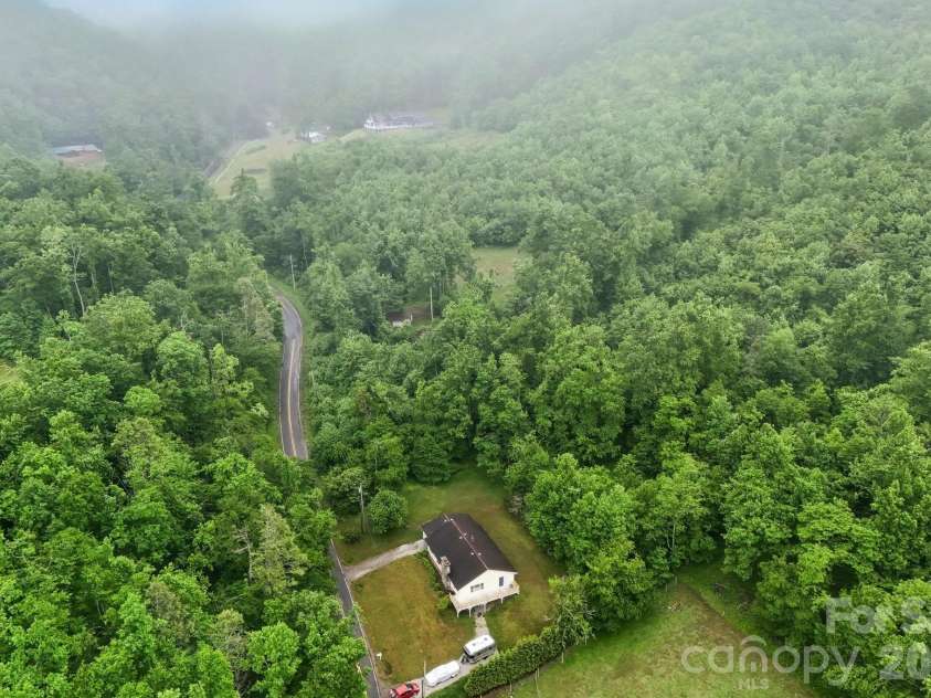 434 Dovers Branch Road, Burnsville, NC 28714.  MLS# CAR4386043, YatesRealty ID 25720. 