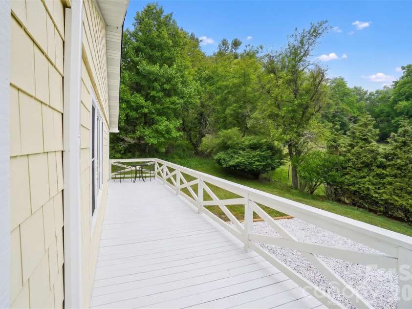 434 Dovers Branch Road, Burnsville, NC 28714.  MLS# CAR4386043, YatesRealty ID 25720. 