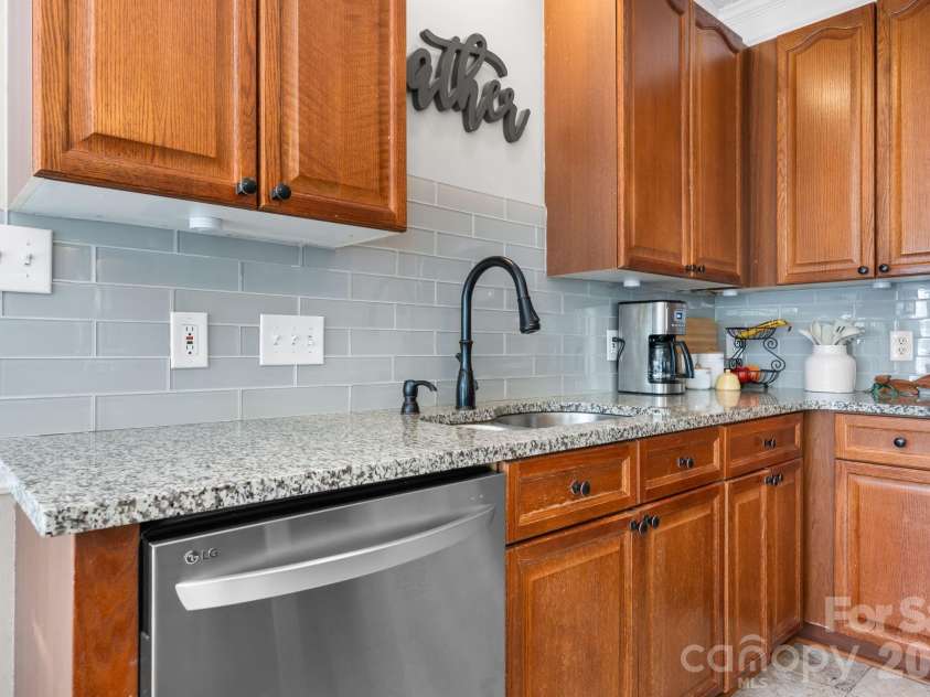 117 Mark Twain Court, Mount Holly, NC 28120.  MLS# CAR4380396, YatesRealty ID 25721. 