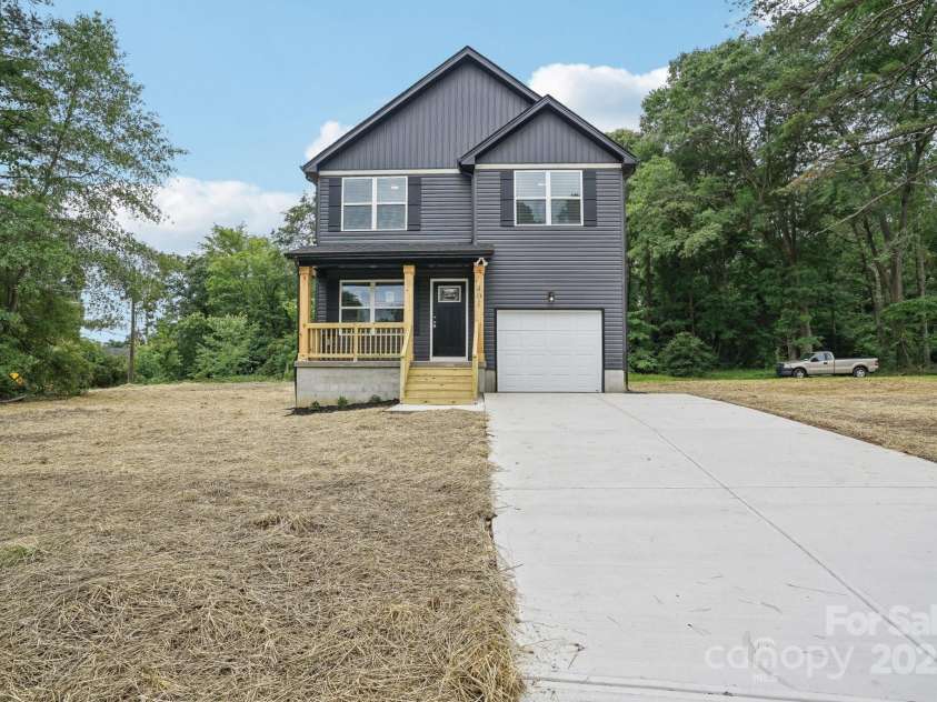 401 Charlotte Avenue, Mount Holly, NC 28120.  MLS# CAR4263002, YatesRealty ID 25722. 