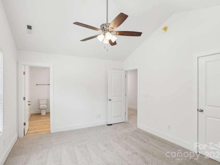 401 Charlotte Avenue, Mount Holly, NC 28120.  MLS# CAR4263002, YatesRealty ID 25722. 