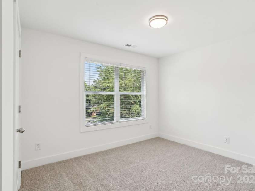 401 Charlotte Avenue, Mount Holly, NC 28120.  MLS# CAR4263002, YatesRealty ID 25722. 