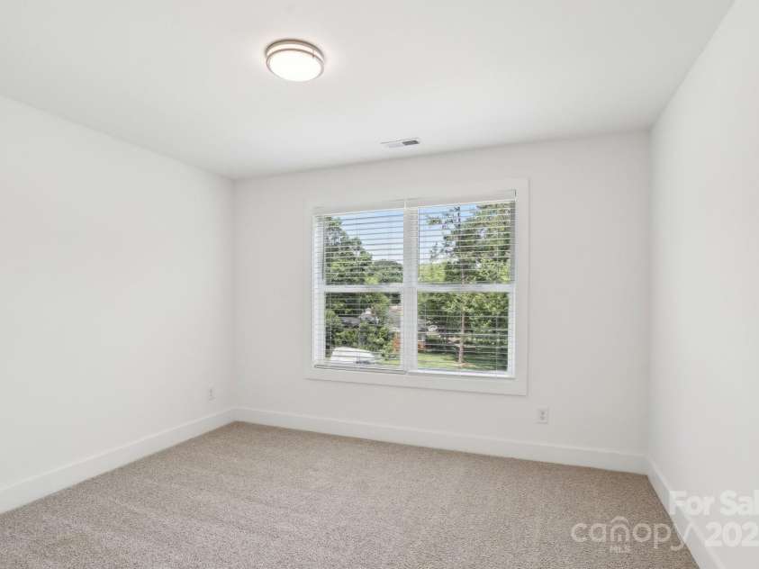 401 Charlotte Avenue, Mount Holly, NC 28120.  MLS# CAR4263002, YatesRealty ID 25722. 