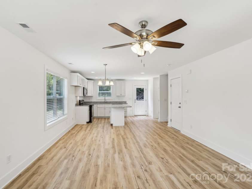 401 Charlotte Avenue, Mount Holly, NC 28120.  MLS# CAR4263002, YatesRealty ID 25722. 