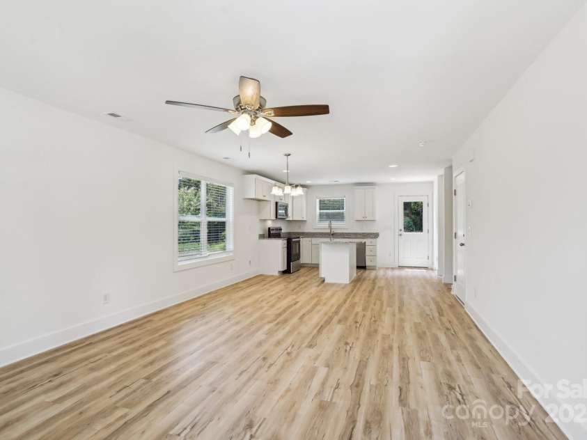 401 Charlotte Avenue, Mount Holly, NC 28120.  MLS# CAR4263002, YatesRealty ID 25722. 