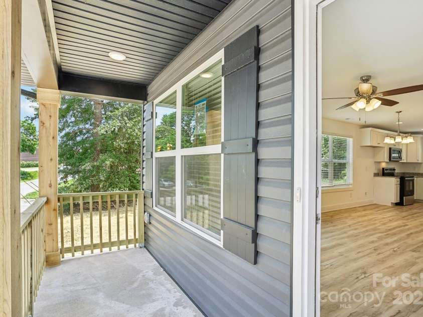 401 Charlotte Avenue, Mount Holly, NC 28120.  MLS# CAR4263002, YatesRealty ID 25722. 