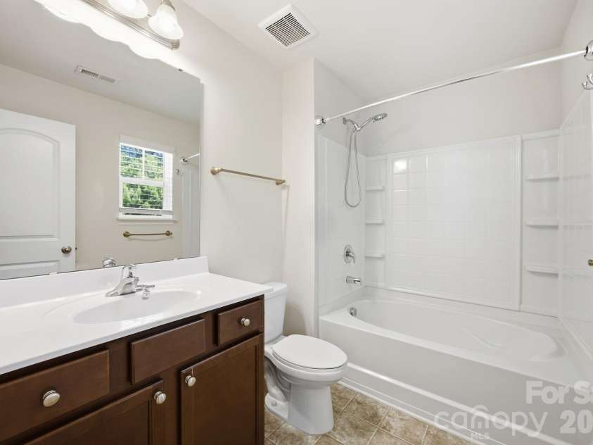 324 Zocalo Drive, Gastonia, NC 28056.  MLS# CAR4372963, YatesRealty ID 25723. 