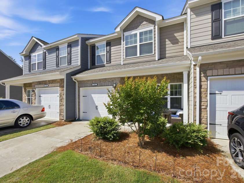324 Zocalo Drive, Gastonia, NC 28056.  MLS# CAR4372963, YatesRealty ID 25723. 