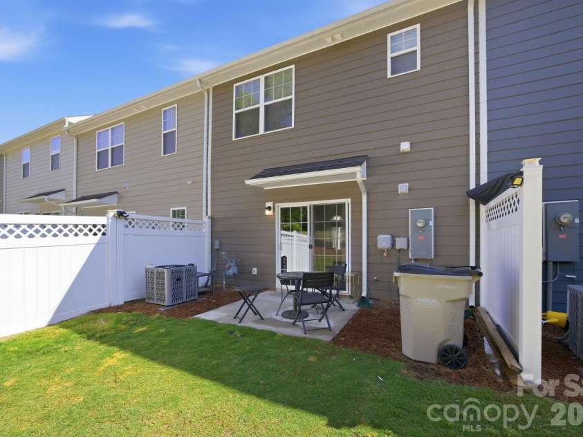 324 Zocalo Drive, Gastonia, NC 28056.  MLS# CAR4372963, YatesRealty ID 25723. Nice Patio