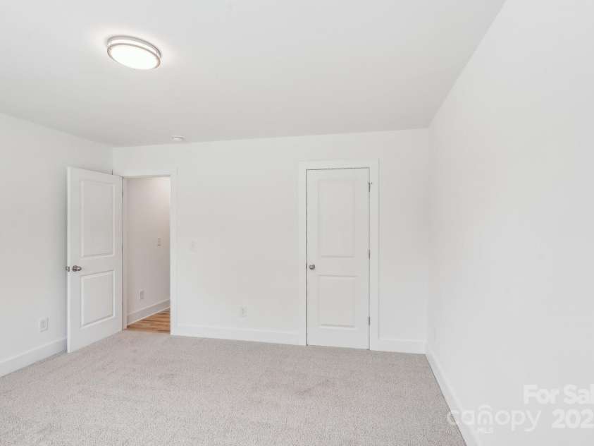 403 Charlotte Avenue, Mount Holly, NC 28120.  MLS# CAR4263084, YatesRealty ID 25723. 