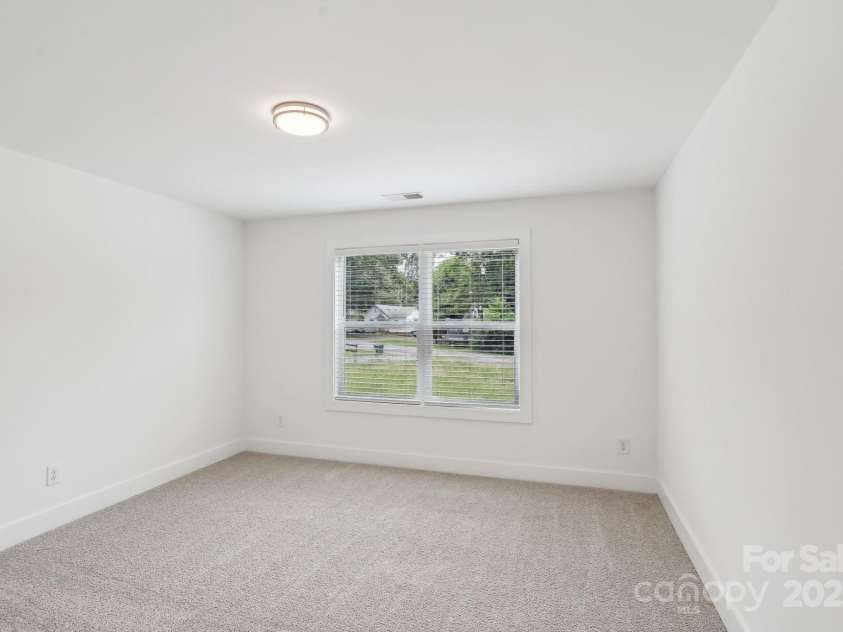 403 Charlotte Avenue, Mount Holly, NC 28120.  MLS# CAR4263084, YatesRealty ID 25723. 