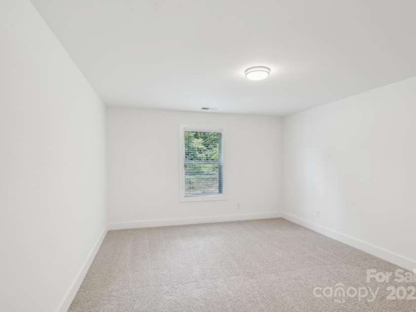 403 Charlotte Avenue, Mount Holly, NC 28120.  MLS# CAR4263084, YatesRealty ID 25723. 