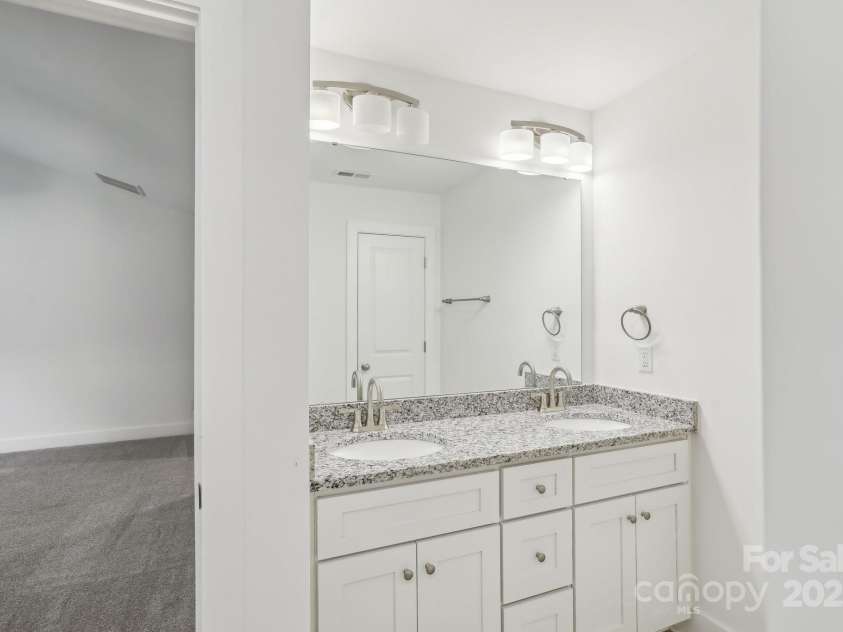 403 Charlotte Avenue, Mount Holly, NC 28120.  MLS# CAR4263084, YatesRealty ID 25723. 