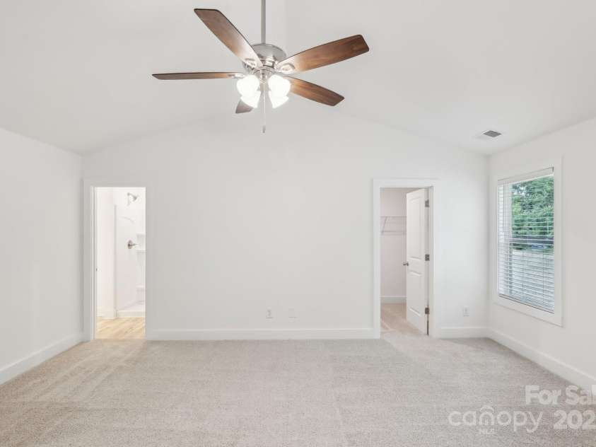 403 Charlotte Avenue, Mount Holly, NC 28120.  MLS# CAR4263084, YatesRealty ID 25723. 