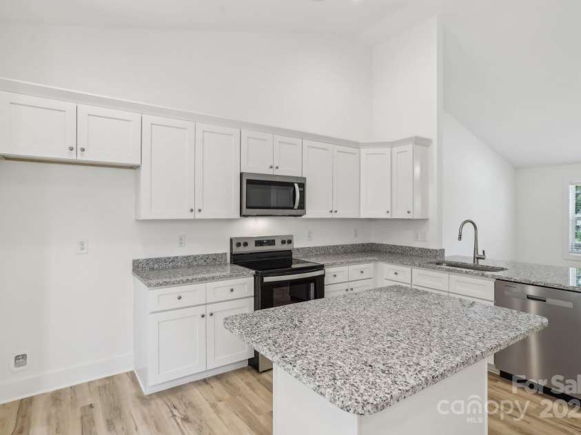 403 Charlotte Avenue, Mount Holly, NC 28120.  MLS# CAR4263084, YatesRealty ID 25723. 