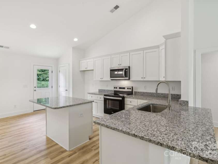 403 Charlotte Avenue, Mount Holly, NC 28120.  MLS# CAR4263084, YatesRealty ID 25723. 