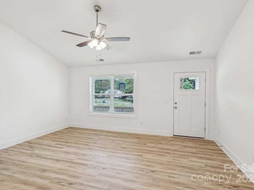 403 Charlotte Avenue, Mount Holly, NC 28120.  MLS# CAR4263084, YatesRealty ID 25723. 