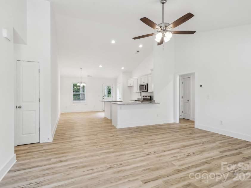 403 Charlotte Avenue, Mount Holly, NC 28120.  MLS# CAR4263084, YatesRealty ID 25723. 