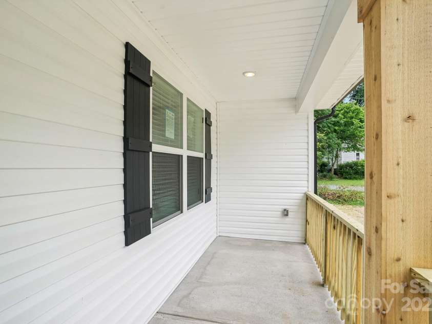 403 Charlotte Avenue, Mount Holly, NC 28120.  MLS# CAR4263084, YatesRealty ID 25723. 