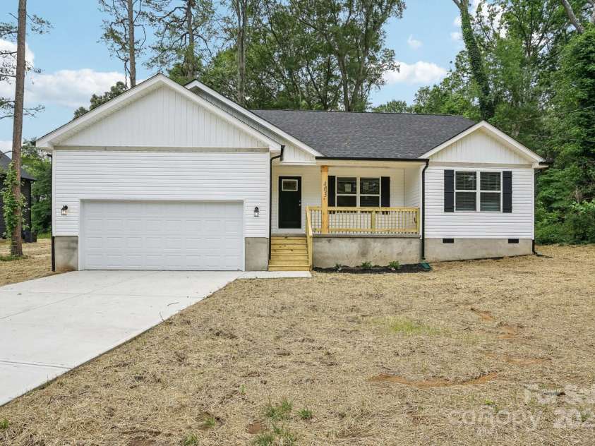 403 Charlotte Avenue, Mount Holly, NC 28120.  MLS# CAR4263084, YatesRealty ID 25723. 