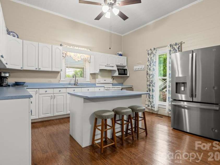 110 Main Avenue, Maiden, NC 28650.  MLS# CAR4385571, YatesRealty ID 25724. A kitchen built for real life, not just looks