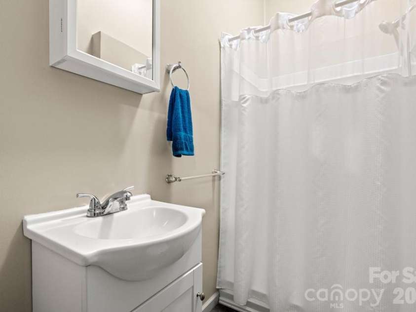 110 Main Avenue, Maiden, NC 28650.  MLS# CAR4385571, YatesRealty ID 25724. Full bath connected to the versatile room, clean and functional