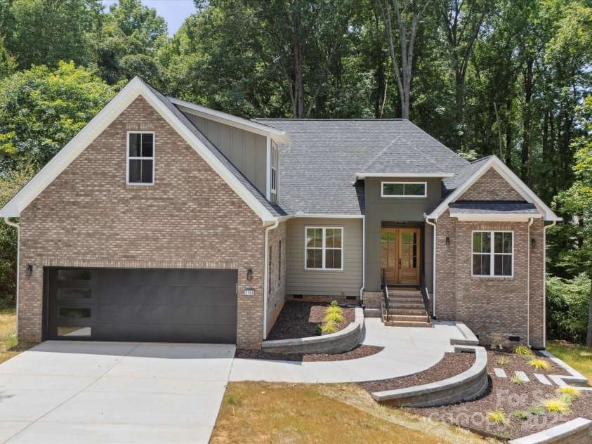 2108 Lakeview Circle, Matthews, NC 28105.  MLS# CAR4275572, YatesRealty ID 25724. 