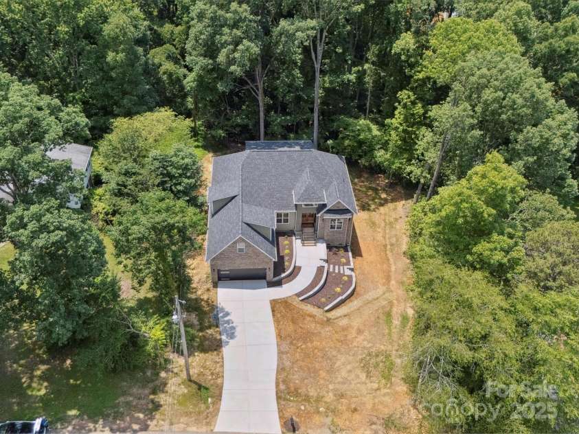 2108 Lakeview Circle, Matthews, NC 28105.  MLS# CAR4275572, YatesRealty ID 25724. 