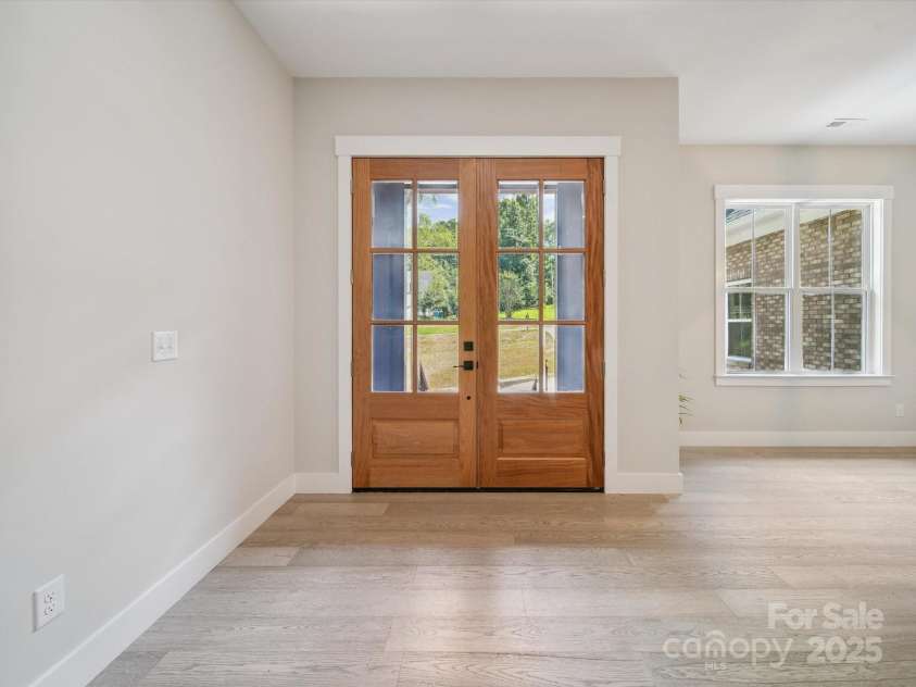 2108 Lakeview Circle, Matthews, NC 28105.  MLS# CAR4275572, YatesRealty ID 25724. 