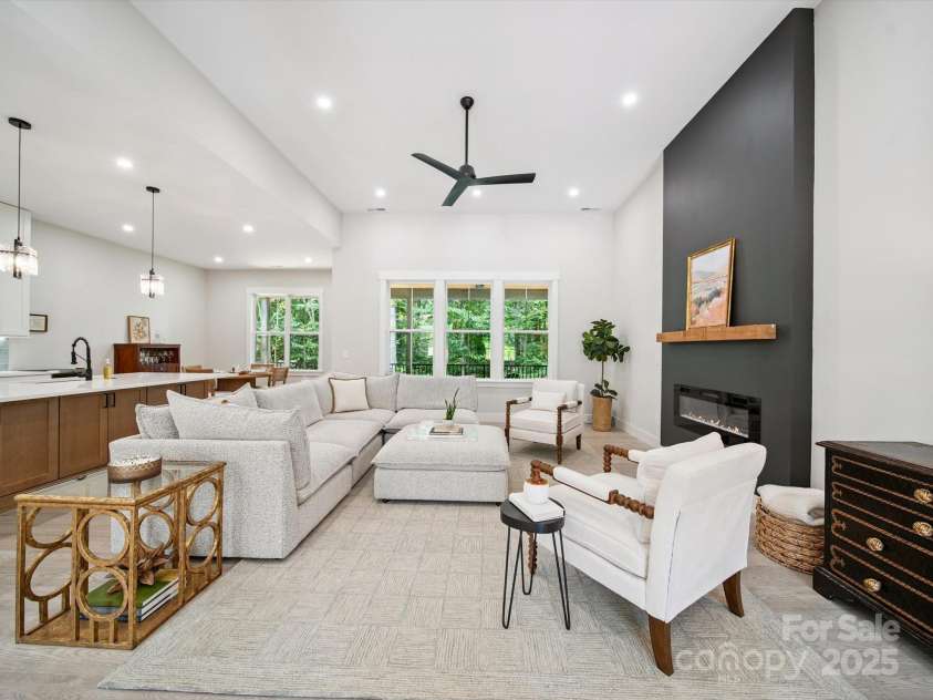 2108 Lakeview Circle, Matthews, NC 28105.  MLS# CAR4275572, YatesRealty ID 25724. 