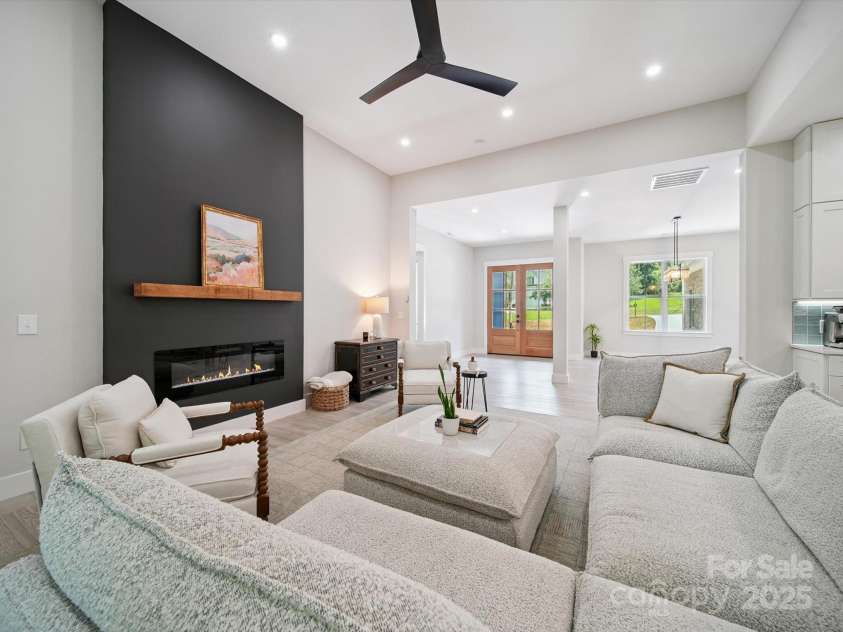 2108 Lakeview Circle, Matthews, NC 28105.  MLS# CAR4275572, YatesRealty ID 25724. 
