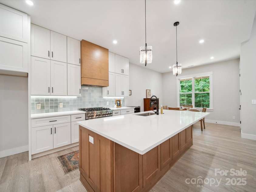 2108 Lakeview Circle, Matthews, NC 28105.  MLS# CAR4275572, YatesRealty ID 25724. 