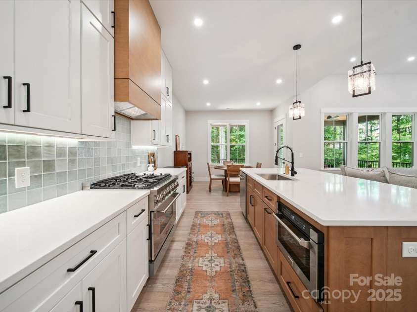 2108 Lakeview Circle, Matthews, NC 28105.  MLS# CAR4275572, YatesRealty ID 25724. 