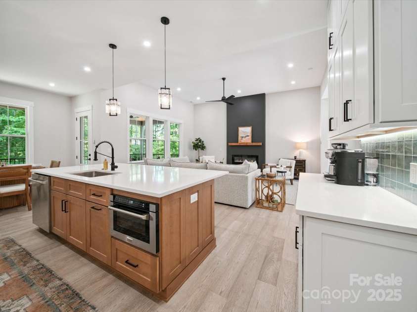 2108 Lakeview Circle, Matthews, NC 28105.  MLS# CAR4275572, YatesRealty ID 25724. 