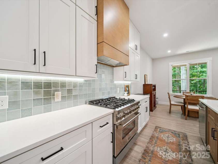 2108 Lakeview Circle, Matthews, NC 28105.  MLS# CAR4275572, YatesRealty ID 25724. 