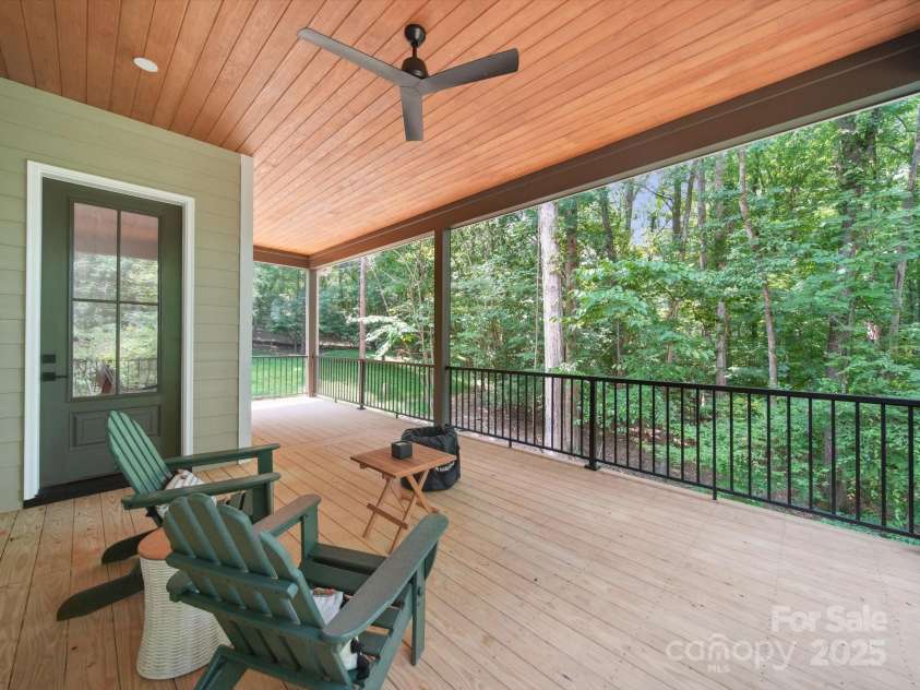 2108 Lakeview Circle, Matthews, NC 28105.  MLS# CAR4275572, YatesRealty ID 25724. 