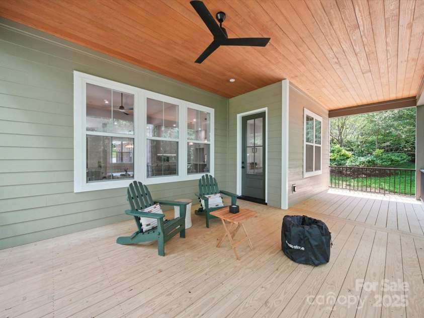 2108 Lakeview Circle, Matthews, NC 28105.  MLS# CAR4275572, YatesRealty ID 25724. 