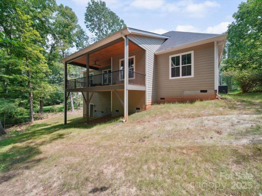 2108 Lakeview Circle, Matthews, NC 28105.  MLS# CAR4275572, YatesRealty ID 25724. Backyard