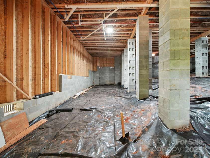 2108 Lakeview Circle, Matthews, NC 28105.  MLS# CAR4275572, YatesRealty ID 25724. Crawlspace with room to grow
