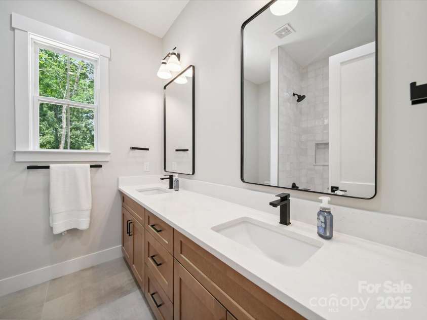 2108 Lakeview Circle, Matthews, NC 28105.  MLS# CAR4275572, YatesRealty ID 25724. Main Level Full Bath