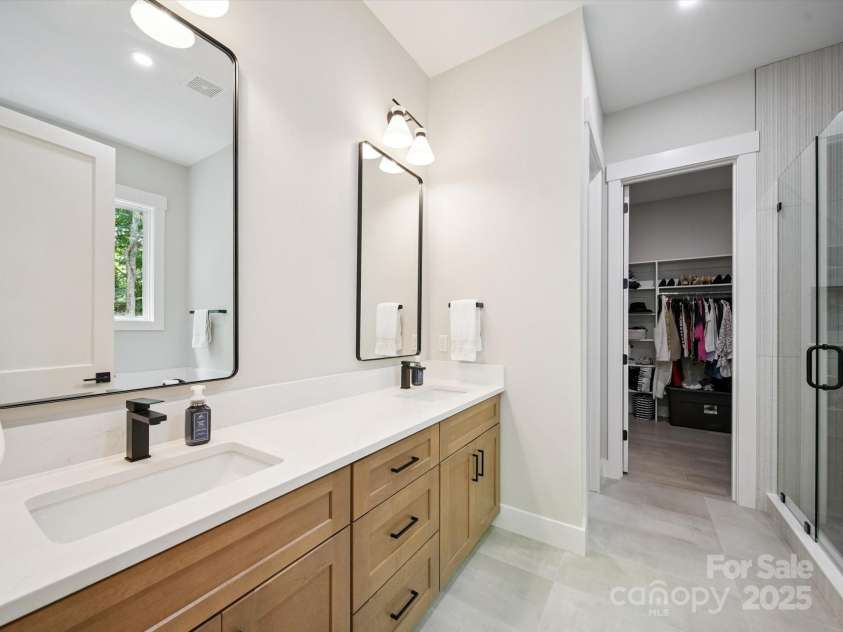 2108 Lakeview Circle, Matthews, NC 28105.  MLS# CAR4275572, YatesRealty ID 25724. Owner's Bath