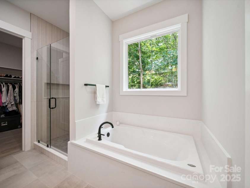 2108 Lakeview Circle, Matthews, NC 28105.  MLS# CAR4275572, YatesRealty ID 25724. Tub & Shower