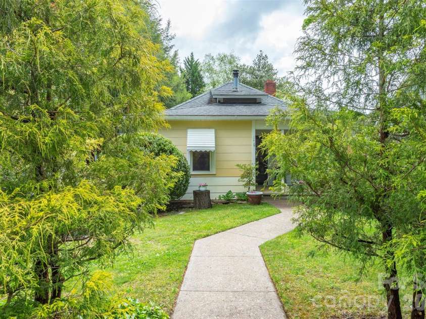110 Enthoffer Street, Black Mountain, NC 28711.  MLS# CAR4378969, YatesRealty ID 25725. 