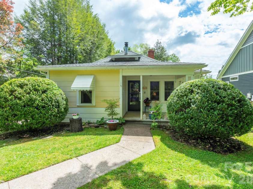 110 Enthoffer Street, Black Mountain, NC 28711.  MLS# CAR4378969, YatesRealty ID 25725. 