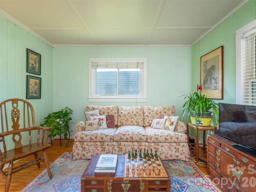 110 Enthoffer Street, Black Mountain, NC 28711.  MLS# CAR4378969, YatesRealty ID 25725. 