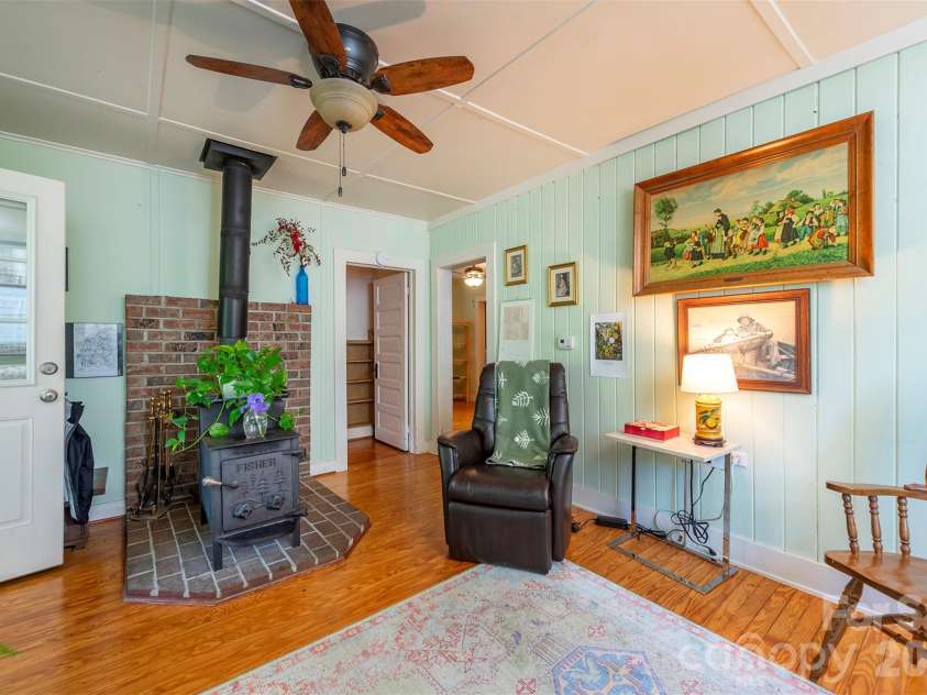 110 Enthoffer Street, Black Mountain, NC 28711.  MLS# CAR4378969, YatesRealty ID 25725. 